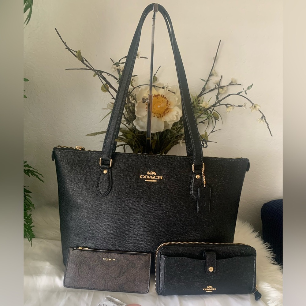 Coach Gallery Black Leather Tote Bag and Wallet + Signature POUCH